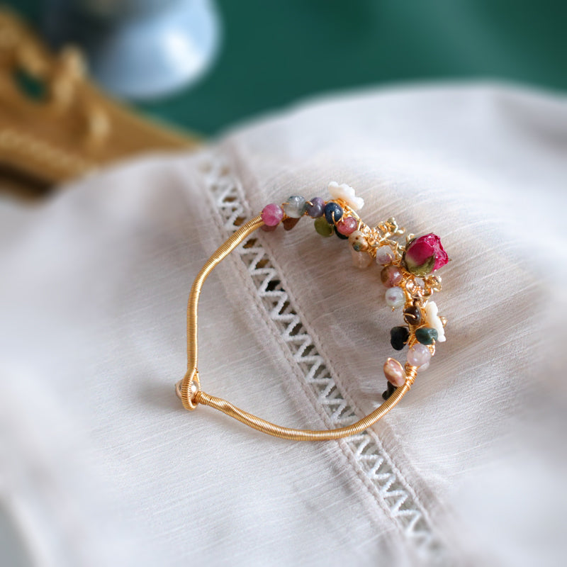 Fresh Flower Bridal Rose Bracelet Diy | How to make Shadi wala Gajra Tut...  | Flower bracelet diy, Wedding flower jewelry, Diy wedding flowers